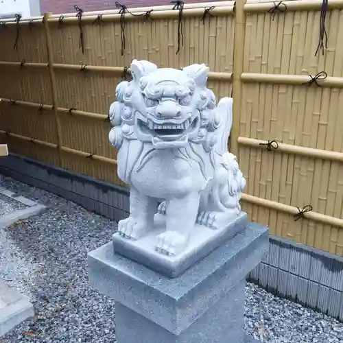 北青山秋葉神社(稲荷神社)の狛犬