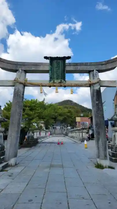 防府天満宮の{uncategorized: "未分類", other: "その他", undefined: "問題あり", building: "その他建物", grave: "お墓", sacred_gate: "鳥居", guardian: "狛犬", statue: "像", buddha: "仏像", history: "歴史", nature: "自然", garden: "庭園", animal: "動物", pagoda: "塔", temizu: "手水舎", mountain_gate: "山門・神門", sanctuary: "本殿・本堂", subordinate: "末社・摂社", art: "芸術", scenery: "景色", jizo: "地蔵", ema: "絵馬", goshuin: "御朱印", omikuji: "おみくじ", items: "授与品その他", amulet: "お守り", goshuincho: "御朱印帳", eats: "食事", festival: "お祭り", votive_dance: "神楽", shichigosan: "七五三参", wedding: "結婚式", experience: "体験その他", initially: "初詣", around: "周辺", anti_infection: "感染症対策"}