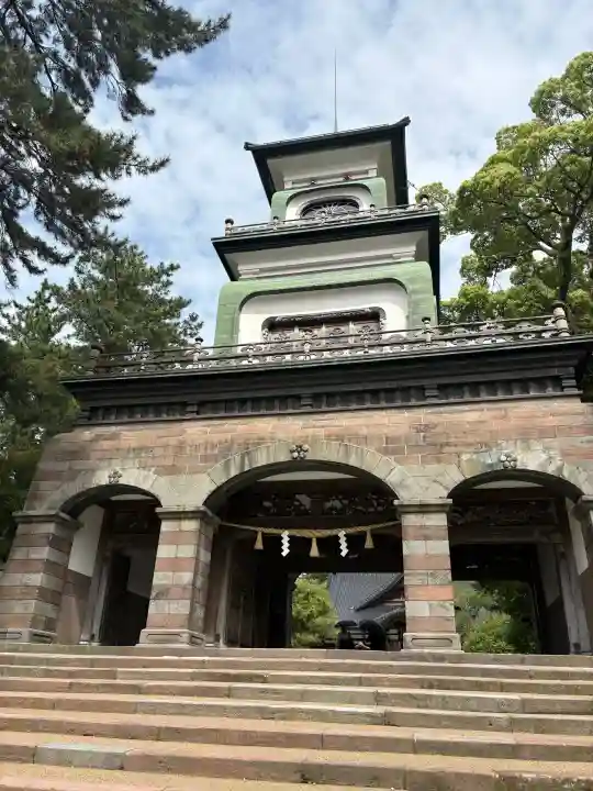 尾山神社の{uncategorized: "未分類", other: "その他", undefined: "問題あり", building: "その他建物", grave: "お墓", sacred_gate: "鳥居", guardian: "狛犬", statue: "像", buddha: "仏像", history: "歴史", nature: "自然", garden: "庭園", animal: "動物", pagoda: "塔", temizu: "手水舎", mountain_gate: "山門・神門", sanctuary: "本殿・本堂", subordinate: "末社・摂社", art: "芸術", scenery: "景色", jizo: "地蔵", ema: "絵馬", goshuin: "御朱印", omikuji: "おみくじ", items: "授与品その他", amulet: "お守り", goshuincho: "御朱印帳", eats: "食事", festival: "お祭り", votive_dance: "神楽", shichigosan: "七五三参", wedding: "結婚式", experience: "体験その他", initially: "初詣", around: "周辺", anti_infection: "感染症対策"}