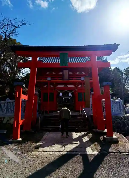 伊豫稲荷神社の{uncategorized: "未分類", other: "その他", undefined: "問題あり", building: "その他建物", grave: "お墓", sacred_gate: "鳥居", guardian: "狛犬", statue: "像", buddha: "仏像", history: "歴史", nature: "自然", garden: "庭園", animal: "動物", pagoda: "塔", temizu: "手水舎", mountain_gate: "山門・神門", sanctuary: "本殿・本堂", subordinate: "末社・摂社", art: "芸術", scenery: "景色", jizo: "地蔵", ema: "絵馬", goshuin: "御朱印", omikuji: "おみくじ", items: "授与品その他", amulet: "お守り", goshuincho: "御朱印帳", eats: "食事", festival: "お祭り", votive_dance: "神楽", shichigosan: "七五三参", wedding: "結婚式", experience: "体験その他", initially: "初詣", around: "周辺", anti_infection: "感染症対策"}