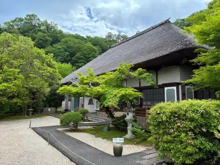 願成就院の{uncategorized: "未分類", other: "その他", undefined: "問題あり", building: "その他建物", grave: "お墓", sacred_gate: "鳥居", guardian: "狛犬", statue: "像", buddha: "仏像", history: "歴史", nature: "自然", garden: "庭園", animal: "動物", pagoda: "塔", temizu: "手水舎", mountain_gate: "山門・神門", sanctuary: "本殿・本堂", subordinate: "末社・摂社", art: "芸術", scenery: "景色", jizo: "地蔵", ema: "絵馬", goshuin: "御朱印", omikuji: "おみくじ", items: "授与品その他", amulet: "お守り", goshuincho: "御朱印帳", eats: "食事", festival: "お祭り", votive_dance: "神楽", shichigosan: "七五三参", wedding: "結婚式", experience: "体験その他", initially: "初詣", around: "周辺", anti_infection: "感染症対策"}