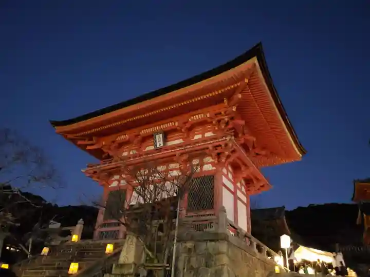 清水寺の山門・神門