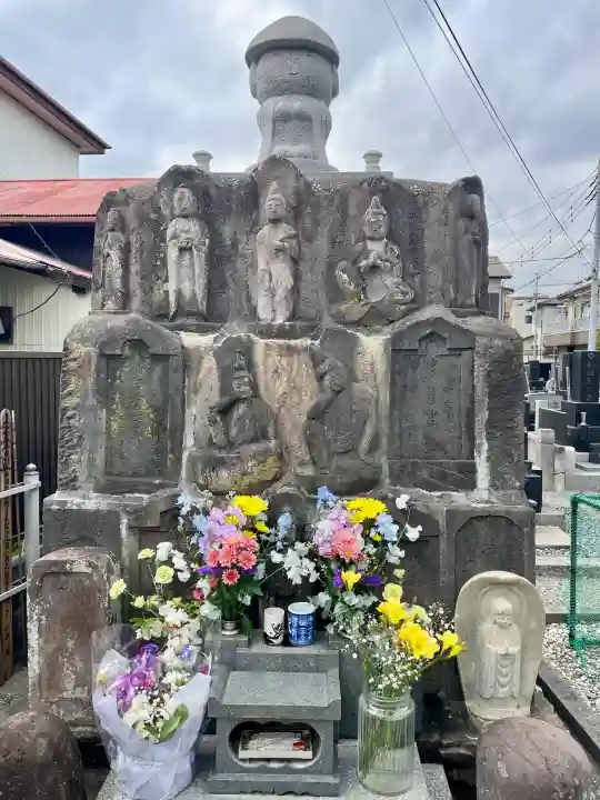 本成寺の{uncategorized: "未分類", other: "その他", undefined: "問題あり", building: "その他建物", grave: "お墓", sacred_gate: "鳥居", guardian: "狛犬", statue: "像", buddha: "仏像", history: "歴史", nature: "自然", garden: "庭園", animal: "動物", pagoda: "塔", temizu: "手水舎", mountain_gate: "山門・神門", sanctuary: "本殿・本堂", subordinate: "末社・摂社", art: "芸術", scenery: "景色", jizo: "地蔵", ema: "絵馬", goshuin: "御朱印", omikuji: "おみくじ", items: "授与品その他", amulet: "お守り", goshuincho: "御朱印帳", eats: "食事", festival: "お祭り", votive_dance: "神楽", shichigosan: "七五三参", wedding: "結婚式", experience: "体験その他", initially: "初詣", around: "周辺", anti_infection: "感染症対策"}