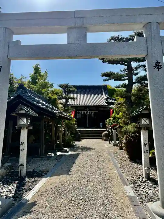 玉三稲荷神社の{uncategorized: "未分類", other: "その他", undefined: "問題あり", building: "その他建物", grave: "お墓", sacred_gate: "鳥居", guardian: "狛犬", statue: "像", buddha: "仏像", history: "歴史", nature: "自然", garden: "庭園", animal: "動物", pagoda: "塔", temizu: "手水舎", mountain_gate: "山門・神門", sanctuary: "本殿・本堂", subordinate: "末社・摂社", art: "芸術", scenery: "景色", jizo: "地蔵", ema: "絵馬", goshuin: "御朱印", omikuji: "おみくじ", items: "授与品その他", amulet: "お守り", goshuincho: "御朱印帳", eats: "食事", festival: "お祭り", votive_dance: "神楽", shichigosan: "七五三参", wedding: "結婚式", experience: "体験その他", initially: "初詣", around: "周辺", anti_infection: "感染症対策"}