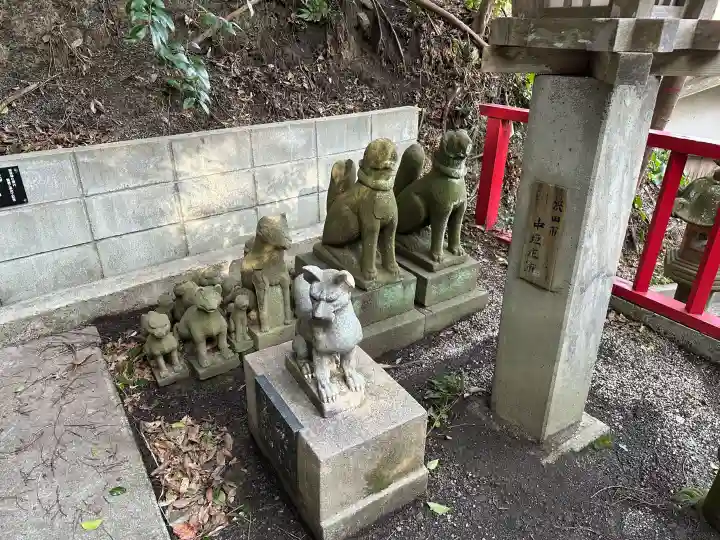 三社神社の{uncategorized: "未分類", other: "その他", undefined: "問題あり", building: "その他建物", grave: "お墓", sacred_gate: "鳥居", guardian: "狛犬", statue: "像", buddha: "仏像", history: "歴史", nature: "自然", garden: "庭園", animal: "動物", pagoda: "塔", temizu: "手水舎", mountain_gate: "山門・神門", sanctuary: "本殿・本堂", subordinate: "末社・摂社", art: "芸術", scenery: "景色", jizo: "地蔵", ema: "絵馬", goshuin: "御朱印", omikuji: "おみくじ", items: "授与品その他", amulet: "お守り", goshuincho: "御朱印帳", eats: "食事", festival: "お祭り", votive_dance: "神楽", shichigosan: "七五三参", wedding: "結婚式", experience: "体験その他", initially: "初詣", around: "周辺", anti_infection: "感染症対策"}