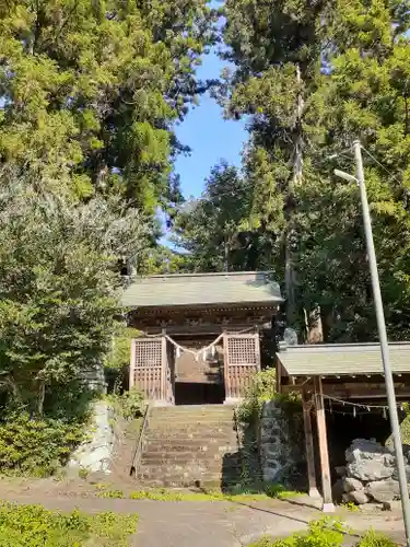 近津神社の山門