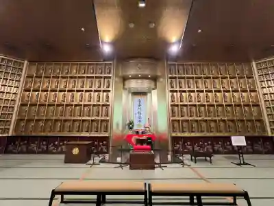 東本願寺本廟 牛久浄苑（牛久大仏）の{uncategorized: "未分類", other: "その他", undefined: "問題あり", building: "その他建物", grave: "お墓", sacred_gate: "鳥居", guardian: "狛犬", statue: "像", buddha: "仏像", history: "歴史", nature: "自然", garden: "庭園", animal: "動物", pagoda: "塔", temizu: "手水舎", mountain_gate: "山門・神門", sanctuary: "本殿・本堂", subordinate: "末社・摂社", art: "芸術", scenery: "景色", jizo: "地蔵", ema: "絵馬", goshuin: "御朱印", omikuji: "おみくじ", items: "授与品その他", amulet: "お守り", goshuincho: "御朱印帳", eats: "食事", festival: "お祭り", votive_dance: "神楽", shichigosan: "七五三参", wedding: "結婚式", experience: "体験その他", initially: "初詣", around: "周辺", anti_infection: "感染症対策"}