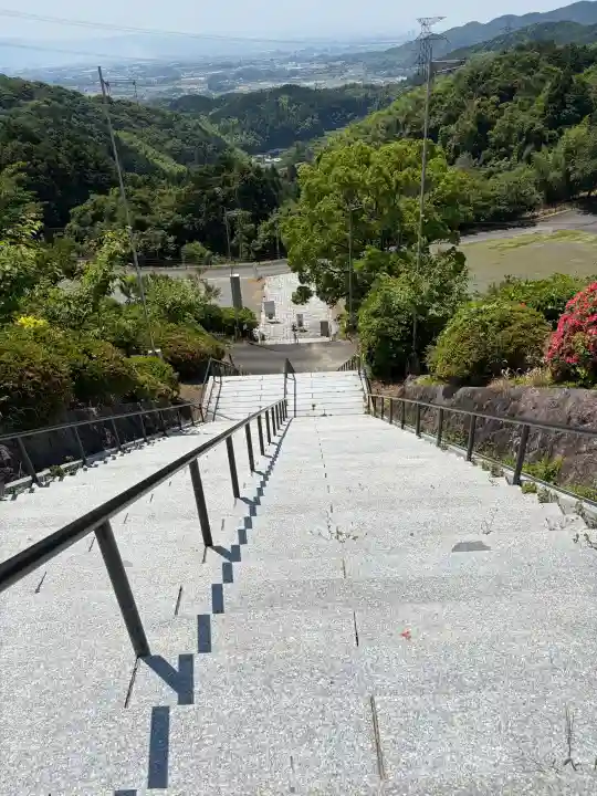 総本山 本福寺の{uncategorized: "未分類", other: "その他", undefined: "問題あり", building: "その他建物", grave: "お墓", sacred_gate: "鳥居", guardian: "狛犬", statue: "像", buddha: "仏像", history: "歴史", nature: "自然", garden: "庭園", animal: "動物", pagoda: "塔", temizu: "手水舎", mountain_gate: "山門・神門", sanctuary: "本殿・本堂", subordinate: "末社・摂社", art: "芸術", scenery: "景色", jizo: "地蔵", ema: "絵馬", goshuin: "御朱印", omikuji: "おみくじ", items: "授与品その他", amulet: "お守り", goshuincho: "御朱印帳", eats: "食事", festival: "お祭り", votive_dance: "神楽", shichigosan: "七五三参", wedding: "結婚式", experience: "体験その他", initially: "初詣", around: "周辺", anti_infection: "感染症対策"}