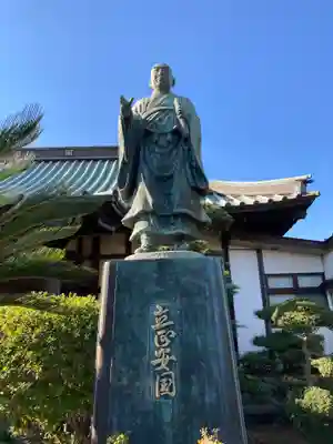 隆盛寺の像