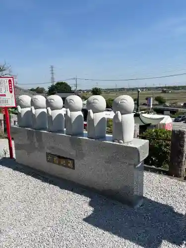 埼玉厄除け開運大師・龍泉寺（切り絵御朱印発祥の寺）の{uncategorized: "未分類", other: "その他", undefined: "問題あり", building: "その他建物", grave: "お墓", sacred_gate: "鳥居", guardian: "狛犬", statue: "像", buddha: "仏像", history: "歴史", nature: "自然", garden: "庭園", animal: "動物", pagoda: "塔", temizu: "手水舎", mountain_gate: "山門・神門", sanctuary: "本殿・本堂", subordinate: "末社・摂社", art: "芸術", scenery: "景色", jizo: "地蔵", ema: "絵馬", goshuin: "御朱印", omikuji: "おみくじ", items: "授与品その他", amulet: "お守り", goshuincho: "御朱印帳", eats: "食事", festival: "お祭り", votive_dance: "神楽", shichigosan: "七五三参", wedding: "結婚式", experience: "体験その他", initially: "初詣", around: "周辺", anti_infection: "感染症対策"}