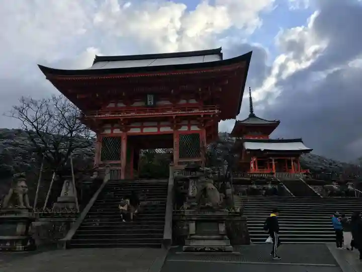 清水寺の山門・神門