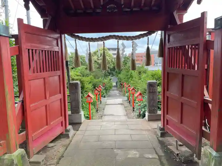 平出雷電神社の山門・神門