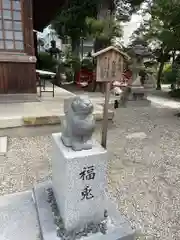 三輪神社の像