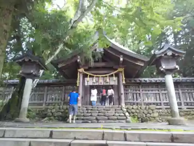 諏訪大社上社前宮の本殿・本堂