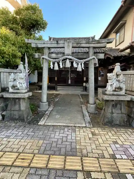 琴平神社の{uncategorized: "未分類", other: "その他", undefined: "問題あり", building: "その他建物", grave: "お墓", sacred_gate: "鳥居", guardian: "狛犬", statue: "像", buddha: "仏像", history: "歴史", nature: "自然", garden: "庭園", animal: "動物", pagoda: "塔", temizu: "手水舎", mountain_gate: "山門・神門", sanctuary: "本殿・本堂", subordinate: "末社・摂社", art: "芸術", scenery: "景色", jizo: "地蔵", ema: "絵馬", goshuin: "御朱印", omikuji: "おみくじ", items: "授与品その他", amulet: "お守り", goshuincho: "御朱印帳", eats: "食事", festival: "お祭り", votive_dance: "神楽", shichigosan: "七五三参", wedding: "結婚式", experience: "体験その他", initially: "初詣", around: "周辺", anti_infection: "感染症対策"}