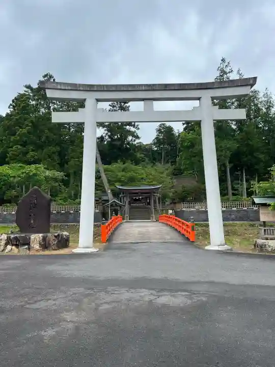 熊野大社の{uncategorized: "未分類", other: "その他", undefined: "問題あり", building: "その他建物", grave: "お墓", sacred_gate: "鳥居", guardian: "狛犬", statue: "像", buddha: "仏像", history: "歴史", nature: "自然", garden: "庭園", animal: "動物", pagoda: "塔", temizu: "手水舎", mountain_gate: "山門・神門", sanctuary: "本殿・本堂", subordinate: "末社・摂社", art: "芸術", scenery: "景色", jizo: "地蔵", ema: "絵馬", goshuin: "御朱印", omikuji: "おみくじ", items: "授与品その他", amulet: "お守り", goshuincho: "御朱印帳", eats: "食事", festival: "お祭り", votive_dance: "神楽", shichigosan: "七五三参", wedding: "結婚式", experience: "体験その他", initially: "初詣", around: "周辺", anti_infection: "感染症対策"}