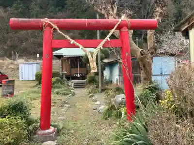 大子稲荷神社の{uncategorized: "未分類", other: "その他", undefined: "問題あり", building: "その他建物", grave: "お墓", sacred_gate: "鳥居", guardian: "狛犬", statue: "像", buddha: "仏像", history: "歴史", nature: "自然", garden: "庭園", animal: "動物", pagoda: "塔", temizu: "手水舎", mountain_gate: "山門・神門", sanctuary: "本殿・本堂", subordinate: "末社・摂社", art: "芸術", scenery: "景色", jizo: "地蔵", ema: "絵馬", goshuin: "御朱印", omikuji: "おみくじ", items: "授与品その他", amulet: "お守り", goshuincho: "御朱印帳", eats: "食事", festival: "お祭り", votive_dance: "神楽", shichigosan: "七五三参", wedding: "結婚式", experience: "体験その他", initially: "初詣", around: "周辺", anti_infection: "感染症対策"}
