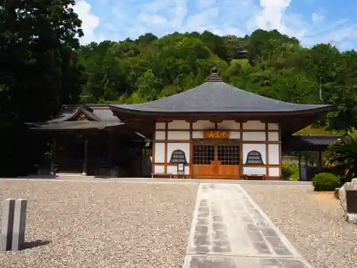 光明寺の本殿・本堂