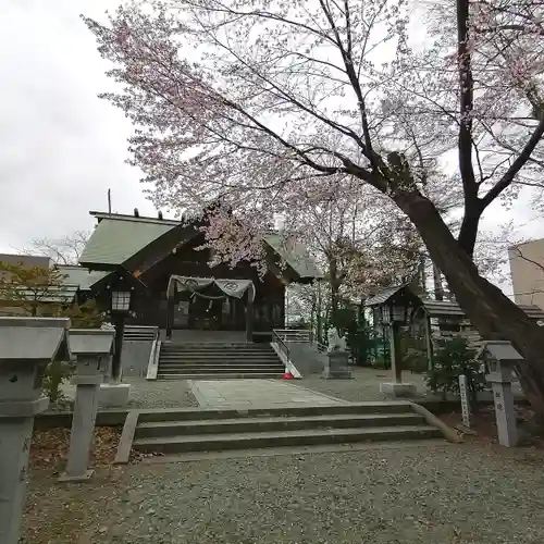 信濃神社の本殿