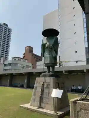 本願寺津村別院の像