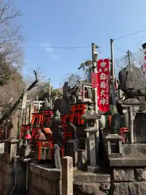 伏見稲荷大社の{uncategorized: "未分類", other: "その他", undefined: "問題あり", building: "その他建物", grave: "お墓", sacred_gate: "鳥居", guardian: "狛犬", statue: "像", buddha: "仏像", history: "歴史", nature: "自然", garden: "庭園", animal: "動物", pagoda: "塔", temizu: "手水舎", mountain_gate: "山門・神門", sanctuary: "本殿・本堂", subordinate: "末社・摂社", art: "芸術", scenery: "景色", jizo: "地蔵", ema: "絵馬", goshuin: "御朱印", omikuji: "おみくじ", items: "授与品その他", amulet: "お守り", goshuincho: "御朱印帳", eats: "食事", festival: "お祭り", votive_dance: "神楽", shichigosan: "七五三参", wedding: "結婚式", experience: "体験その他", initially: "初詣", around: "周辺", anti_infection: "感染症対策"}