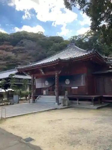 観音寺の{uncategorized: "未分類", other: "その他", undefined: "問題あり", building: "その他建物", grave: "お墓", sacred_gate: "鳥居", guardian: "狛犬", statue: "像", buddha: "仏像", history: "歴史", nature: "自然", garden: "庭園", animal: "動物", pagoda: "塔", temizu: "手水舎", mountain_gate: "山門・神門", sanctuary: "本殿・本堂", subordinate: "末社・摂社", art: "芸術", scenery: "景色", jizo: "地蔵", ema: "絵馬", goshuin: "御朱印", omikuji: "おみくじ", items: "授与品その他", amulet: "お守り", goshuincho: "御朱印帳", eats: "食事", festival: "お祭り", votive_dance: "神楽", shichigosan: "七五三参", wedding: "結婚式", experience: "体験その他", initially: "初詣", around: "周辺", anti_infection: "感染症対策"}