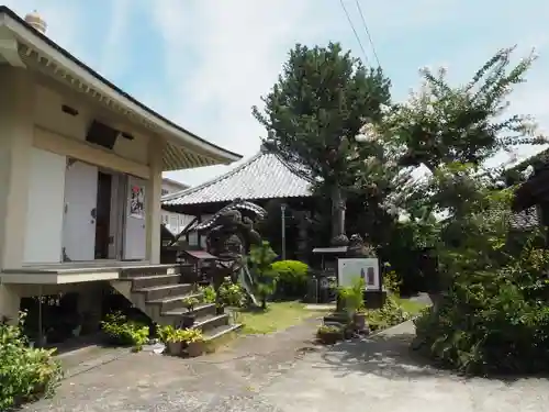 医王寺の本殿