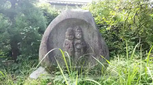 泉蔵院の像