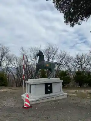 中富良野神社の像