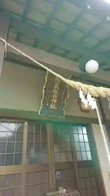 尾萬稲荷神社の本殿・本堂