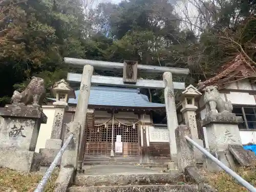 林田八幡神社の{uncategorized: "未分類", other: "その他", undefined: "問題あり", building: "その他建物", grave: "お墓", sacred_gate: "鳥居", guardian: "狛犬", statue: "像", buddha: "仏像", history: "歴史", nature: "自然", garden: "庭園", animal: "動物", pagoda: "塔", temizu: "手水舎", mountain_gate: "山門・神門", sanctuary: "本殿・本堂", subordinate: "末社・摂社", art: "芸術", scenery: "景色", jizo: "地蔵", ema: "絵馬", goshuin: "御朱印", omikuji: "おみくじ", items: "授与品その他", amulet: "お守り", goshuincho: "御朱印帳", eats: "食事", festival: "お祭り", votive_dance: "神楽", shichigosan: "七五三参", wedding: "結婚式", experience: "体験その他", initially: "初詣", around: "周辺", anti_infection: "感染症対策"}