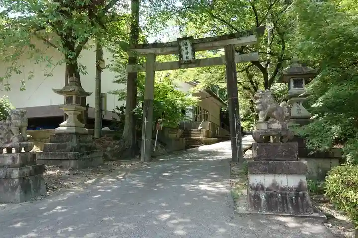 胡宮神社(敏満寺史跡)の鳥居