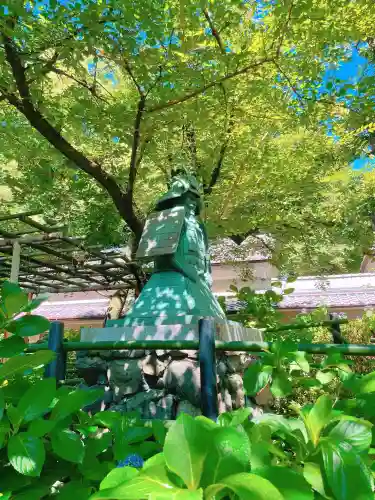 藤森神社の{uncategorized: "未分類", other: "その他", undefined: "問題あり", building: "その他建物", grave: "お墓", sacred_gate: "鳥居", guardian: "狛犬", statue: "像", buddha: "仏像", history: "歴史", nature: "自然", garden: "庭園", animal: "動物", pagoda: "塔", temizu: "手水舎", mountain_gate: "山門・神門", sanctuary: "本殿・本堂", subordinate: "末社・摂社", art: "芸術", scenery: "景色", jizo: "地蔵", ema: "絵馬", goshuin: "御朱印", omikuji: "おみくじ", items: "授与品その他", amulet: "お守り", goshuincho: "御朱印帳", eats: "食事", festival: "お祭り", votive_dance: "神楽", shichigosan: "七五三参", wedding: "結婚式", experience: "体験その他", initially: "初詣", around: "周辺", anti_infection: "感染症対策"}