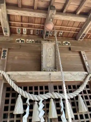 下蒲生蒲生神社の{uncategorized: "未分類", other: "その他", undefined: "問題あり", building: "その他建物", grave: "お墓", sacred_gate: "鳥居", guardian: "狛犬", statue: "像", buddha: "仏像", history: "歴史", nature: "自然", garden: "庭園", animal: "動物", pagoda: "塔", temizu: "手水舎", mountain_gate: "山門・神門", sanctuary: "本殿・本堂", subordinate: "末社・摂社", art: "芸術", scenery: "景色", jizo: "地蔵", ema: "絵馬", goshuin: "御朱印", omikuji: "おみくじ", items: "授与品その他", amulet: "お守り", goshuincho: "御朱印帳", eats: "食事", festival: "お祭り", votive_dance: "神楽", shichigosan: "七五三参", wedding: "結婚式", experience: "体験その他", initially: "初詣", around: "周辺", anti_infection: "感染症対策"}