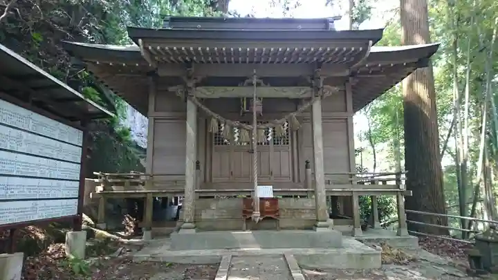 石神山精神社の本殿・本堂