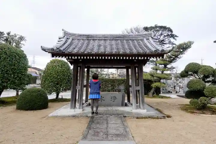 行福寺の手水舎