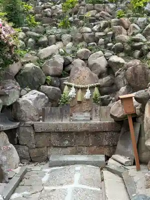 敏馬神社の{uncategorized: "未分類", other: "その他", undefined: "問題あり", building: "その他建物", grave: "お墓", sacred_gate: "鳥居", guardian: "狛犬", statue: "像", buddha: "仏像", history: "歴史", nature: "自然", garden: "庭園", animal: "動物", pagoda: "塔", temizu: "手水舎", mountain_gate: "山門・神門", sanctuary: "本殿・本堂", subordinate: "末社・摂社", art: "芸術", scenery: "景色", jizo: "地蔵", ema: "絵馬", goshuin: "御朱印", omikuji: "おみくじ", items: "授与品その他", amulet: "お守り", goshuincho: "御朱印帳", eats: "食事", festival: "お祭り", votive_dance: "神楽", shichigosan: "七五三参", wedding: "結婚式", experience: "体験その他", initially: "初詣", around: "周辺", anti_infection: "感染症対策"}