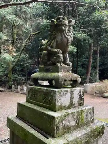 日撫神社の狛犬