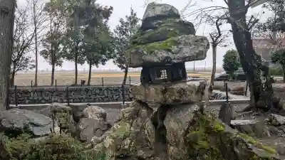 飯開神社の{uncategorized: "未分類", other: "その他", undefined: "問題あり", building: "その他建物", grave: "お墓", sacred_gate: "鳥居", guardian: "狛犬", statue: "像", buddha: "仏像", history: "歴史", nature: "自然", garden: "庭園", animal: "動物", pagoda: "塔", temizu: "手水舎", mountain_gate: "山門・神門", sanctuary: "本殿・本堂", subordinate: "末社・摂社", art: "芸術", scenery: "景色", jizo: "地蔵", ema: "絵馬", goshuin: "御朱印", omikuji: "おみくじ", items: "授与品その他", amulet: "お守り", goshuincho: "御朱印帳", eats: "食事", festival: "お祭り", votive_dance: "神楽", shichigosan: "七五三参", wedding: "結婚式", experience: "体験その他", initially: "初詣", around: "周辺", anti_infection: "感染症対策"}