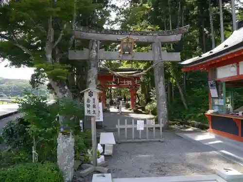 達谷西光寺の鳥居