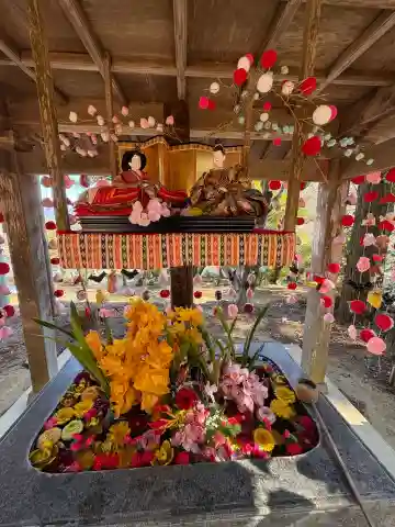 坂本八幡神社の{uncategorized: "未分類", other: "その他", undefined: "問題あり", building: "その他建物", grave: "お墓", sacred_gate: "鳥居", guardian: "狛犬", statue: "像", buddha: "仏像", history: "歴史", nature: "自然", garden: "庭園", animal: "動物", pagoda: "塔", temizu: "手水舎", mountain_gate: "山門・神門", sanctuary: "本殿・本堂", subordinate: "末社・摂社", art: "芸術", scenery: "景色", jizo: "地蔵", ema: "絵馬", goshuin: "御朱印", omikuji: "おみくじ", items: "授与品その他", amulet: "お守り", goshuincho: "御朱印帳", eats: "食事", festival: "お祭り", votive_dance: "神楽", shichigosan: "七五三参", wedding: "結婚式", experience: "体験その他", initially: "初詣", around: "周辺", anti_infection: "感染症対策"}