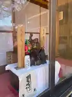福信院の像