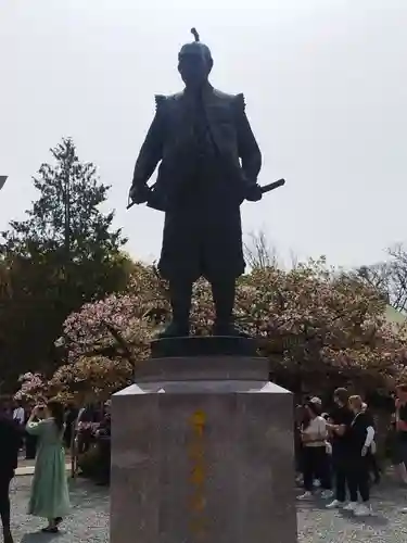 豊國神社の像