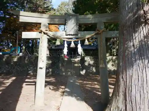 乙事諏訪神社の鳥居