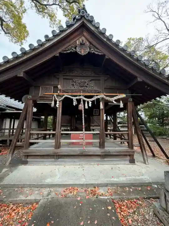 八幡社(児子八幡社)の{uncategorized: "未分類", other: "その他", undefined: "問題あり", building: "その他建物", grave: "お墓", sacred_gate: "鳥居", guardian: "狛犬", statue: "像", buddha: "仏像", history: "歴史", nature: "自然", garden: "庭園", animal: "動物", pagoda: "塔", temizu: "手水舎", mountain_gate: "山門・神門", sanctuary: "本殿・本堂", subordinate: "末社・摂社", art: "芸術", scenery: "景色", jizo: "地蔵", ema: "絵馬", goshuin: "御朱印", omikuji: "おみくじ", items: "授与品その他", amulet: "お守り", goshuincho: "御朱印帳", eats: "食事", festival: "お祭り", votive_dance: "神楽", shichigosan: "七五三参", wedding: "結婚式", experience: "体験その他", initially: "初詣", around: "周辺", anti_infection: "感染症対策"}