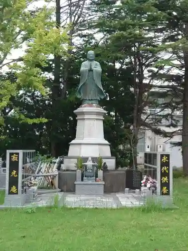 法華寺の像