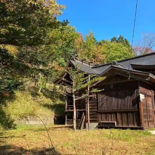 義經神社の本殿