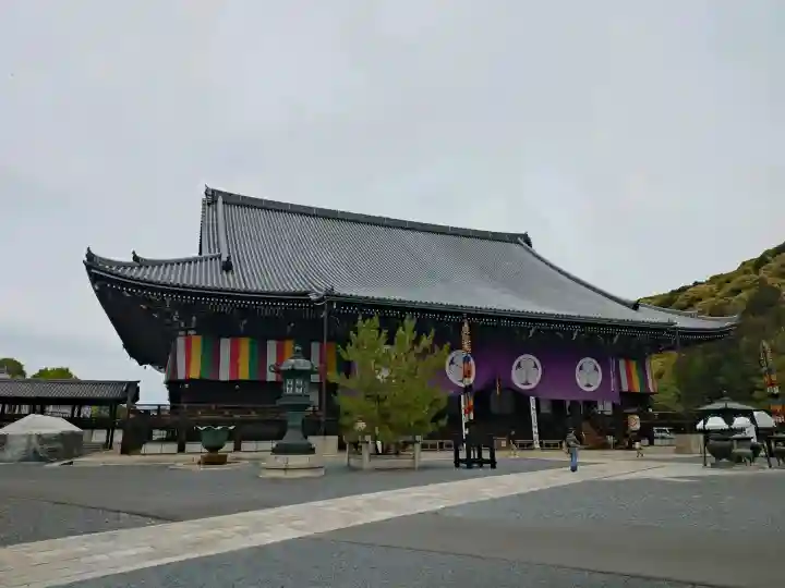 知恩院の{uncategorized: "未分類", other: "その他", undefined: "問題あり", building: "その他建物", grave: "お墓", sacred_gate: "鳥居", guardian: "狛犬", statue: "像", buddha: "仏像", history: "歴史", nature: "自然", garden: "庭園", animal: "動物", pagoda: "塔", temizu: "手水舎", mountain_gate: "山門・神門", sanctuary: "本殿・本堂", subordinate: "末社・摂社", art: "芸術", scenery: "景色", jizo: "地蔵", ema: "絵馬", goshuin: "御朱印", omikuji: "おみくじ", items: "授与品その他", amulet: "お守り", goshuincho: "御朱印帳", eats: "食事", festival: "お祭り", votive_dance: "神楽", shichigosan: "七五三参", wedding: "結婚式", experience: "体験その他", initially: "初詣", around: "周辺", anti_infection: "感染症対策"}