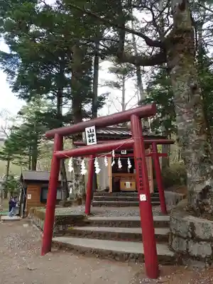 新屋山神社奥宮(山梨県)