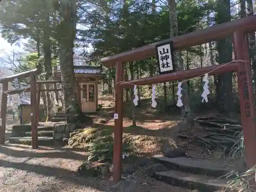 新屋山神社奥宮(山梨県)